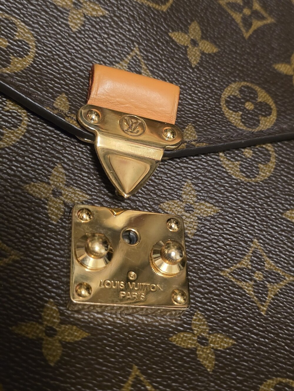 Authenticated LV LOUIS VUITTON Monogram Pochette Metis in Excellent CONDITION - Picture 13 of 16